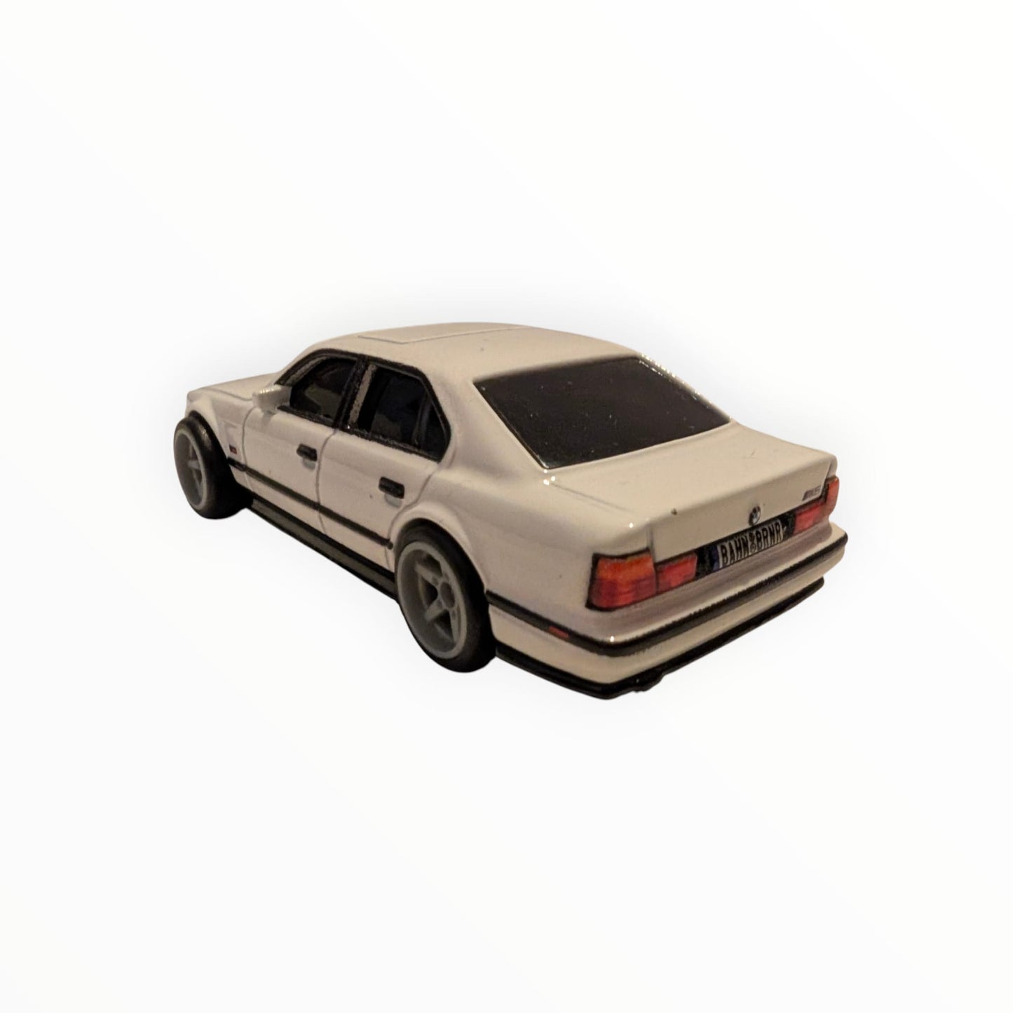 Hot Wheels Premium Boulevard – `91 BMW M5 – Weiß – Real Riders – Full Metal Body – lose
