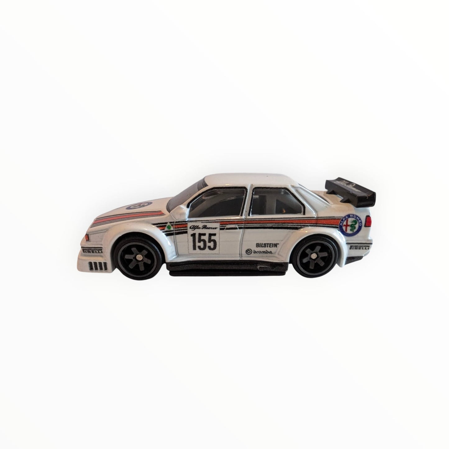 Hot Wheels Premium Car Culture Spettacolare – Alfa Romeo 155 V6 TI – Weiß – #155 – Real Riders – Full Metal Body – lose