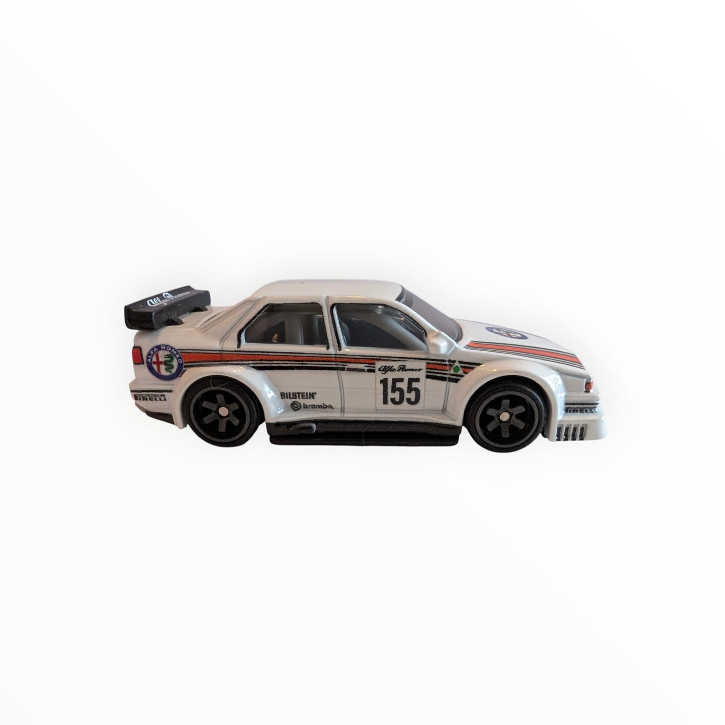 Hot Wheels Premium Car Culture Spettacolare – Alfa Romeo 155 V6 TI – Weiß – #155 – Real Riders – Full Metal Body – lose