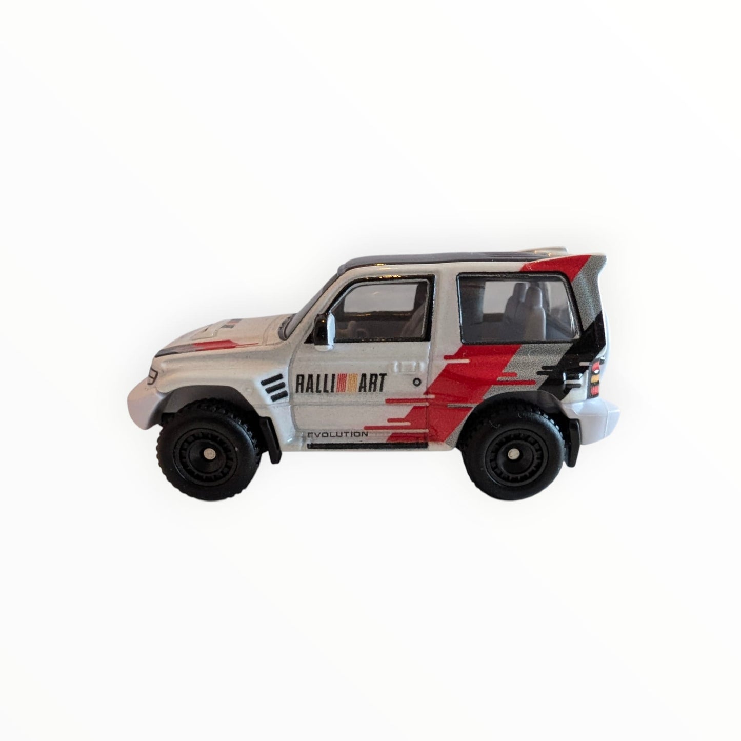 Hot Wheels Premium Boulevard #133 – Mitsubishi Pajero Evolution – Ralliart – Weiß/Rot – Real Riders – Full Metal Body – lose