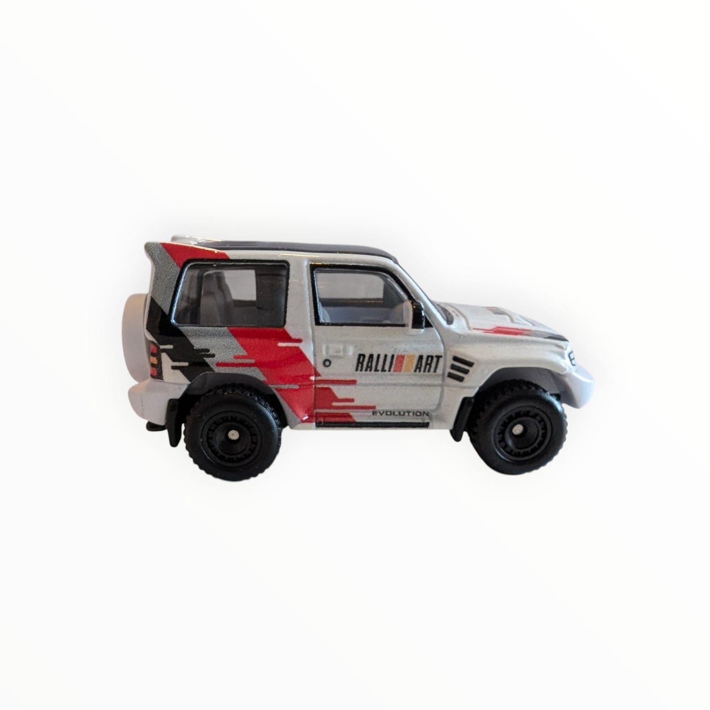 Hot Wheels Premium Boulevard #133 – Mitsubishi Pajero Evolution – Ralliart – Weiß/Rot – Real Riders – Full Metal Body – lose