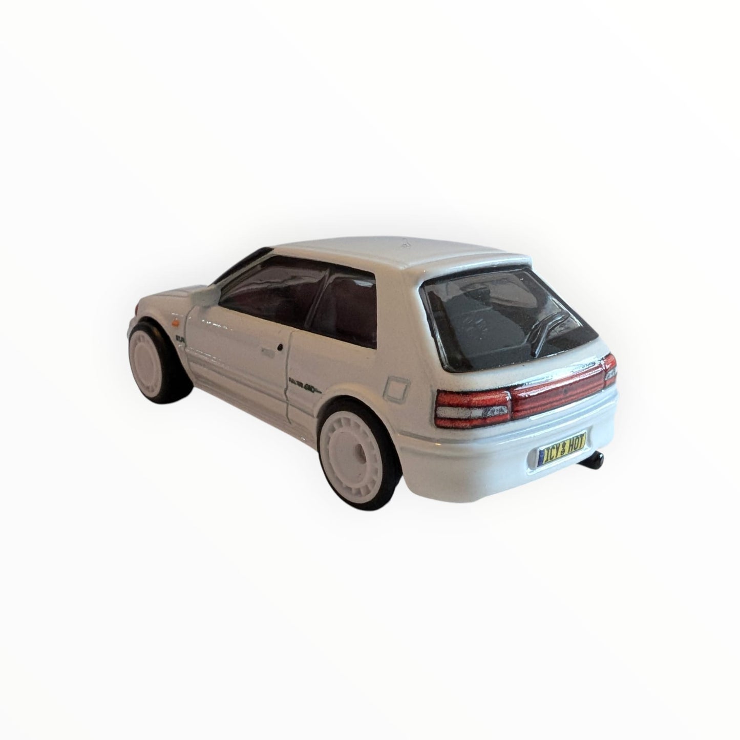 Hot Wheels Premium Boulevard – Mazda 323 GTR – Weiß – Real Riders – Full Metal Body – lose