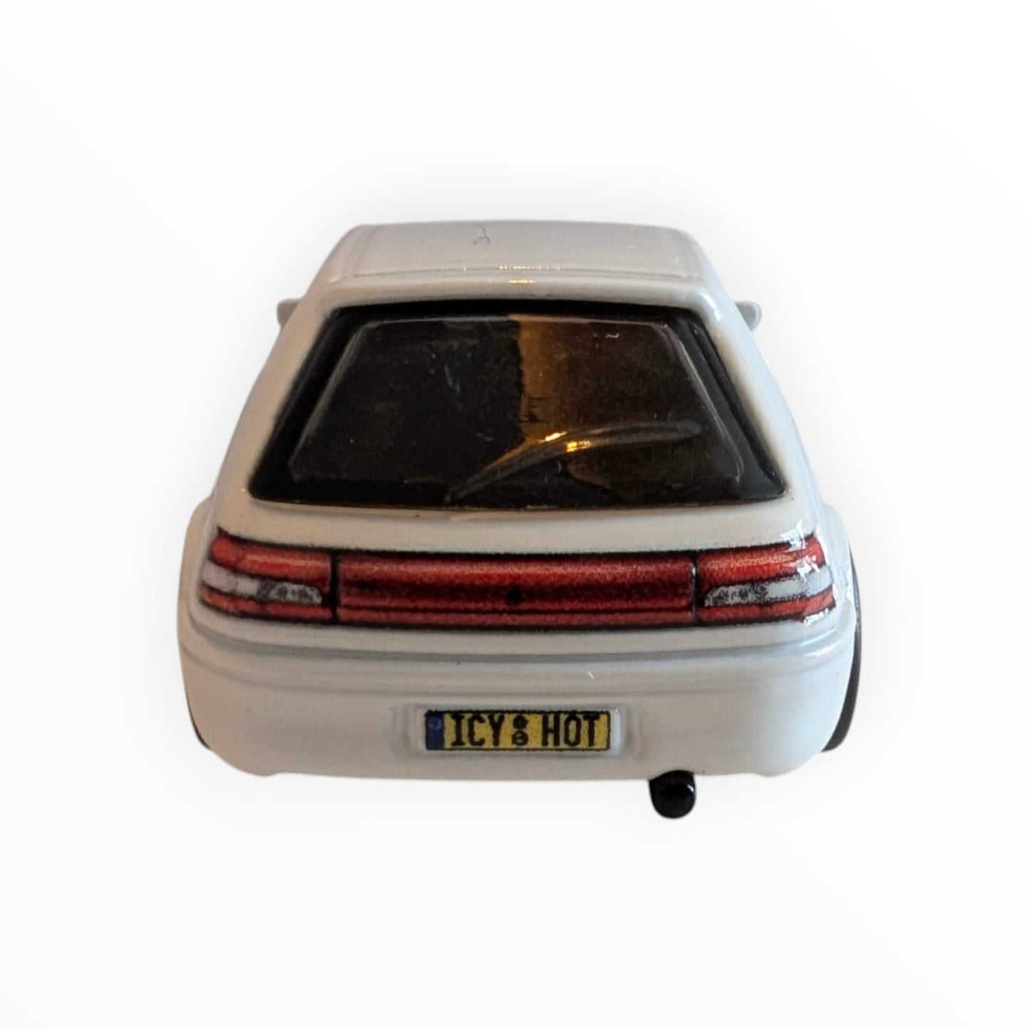 Hot Wheels Premium Boulevard – Mazda 323 GTR – Weiß – Real Riders – Full Metal Body – lose