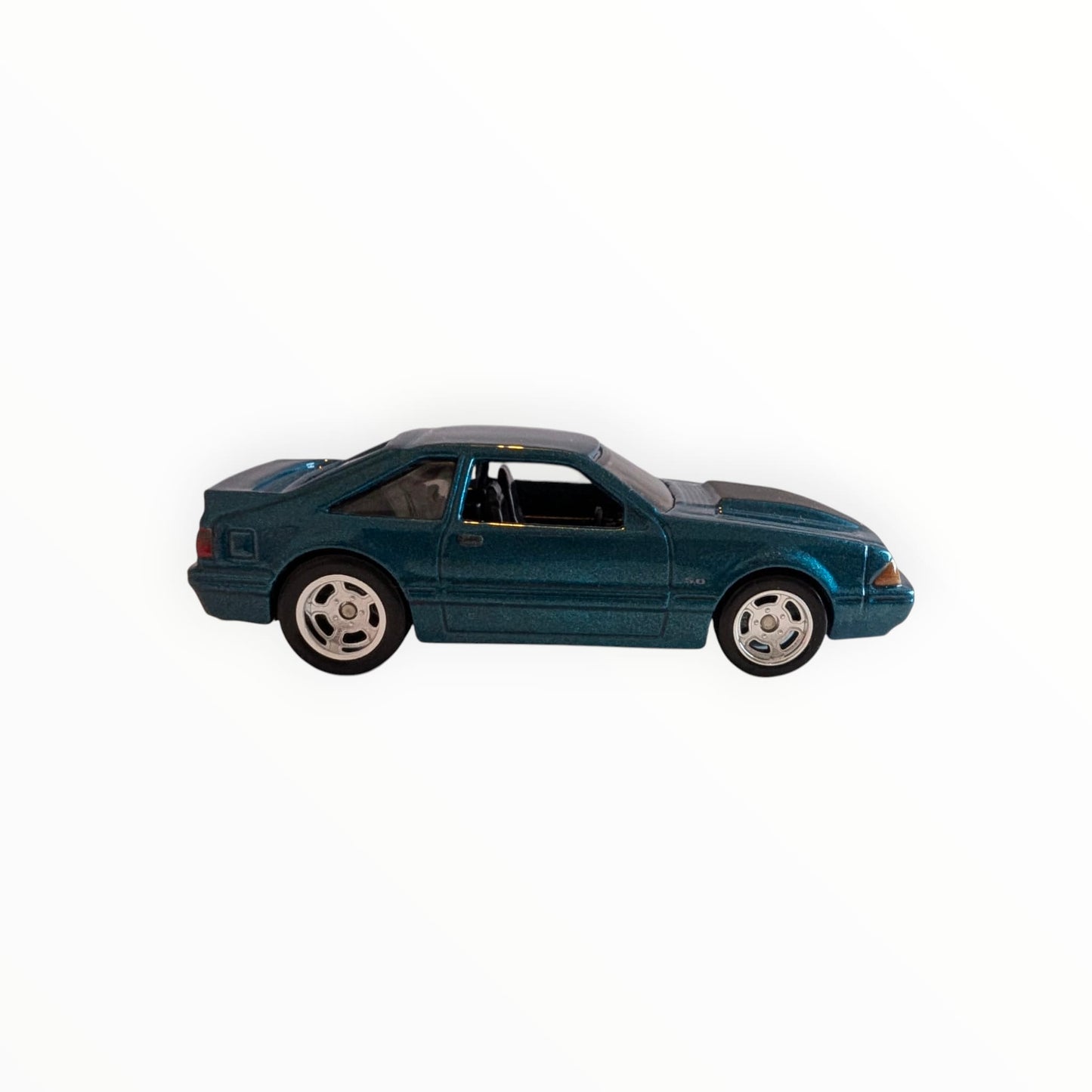 Hot Wheels Premium Fast & Furious – `92 Ford Mustang – Türkis/Blau-Metallic – Real Riders – Full Metal Body – lose