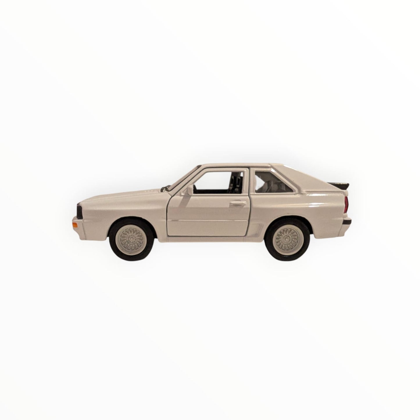 Welly Audi Sport quattro – weiß | 1:43 | Rückzugmotor | Neuware