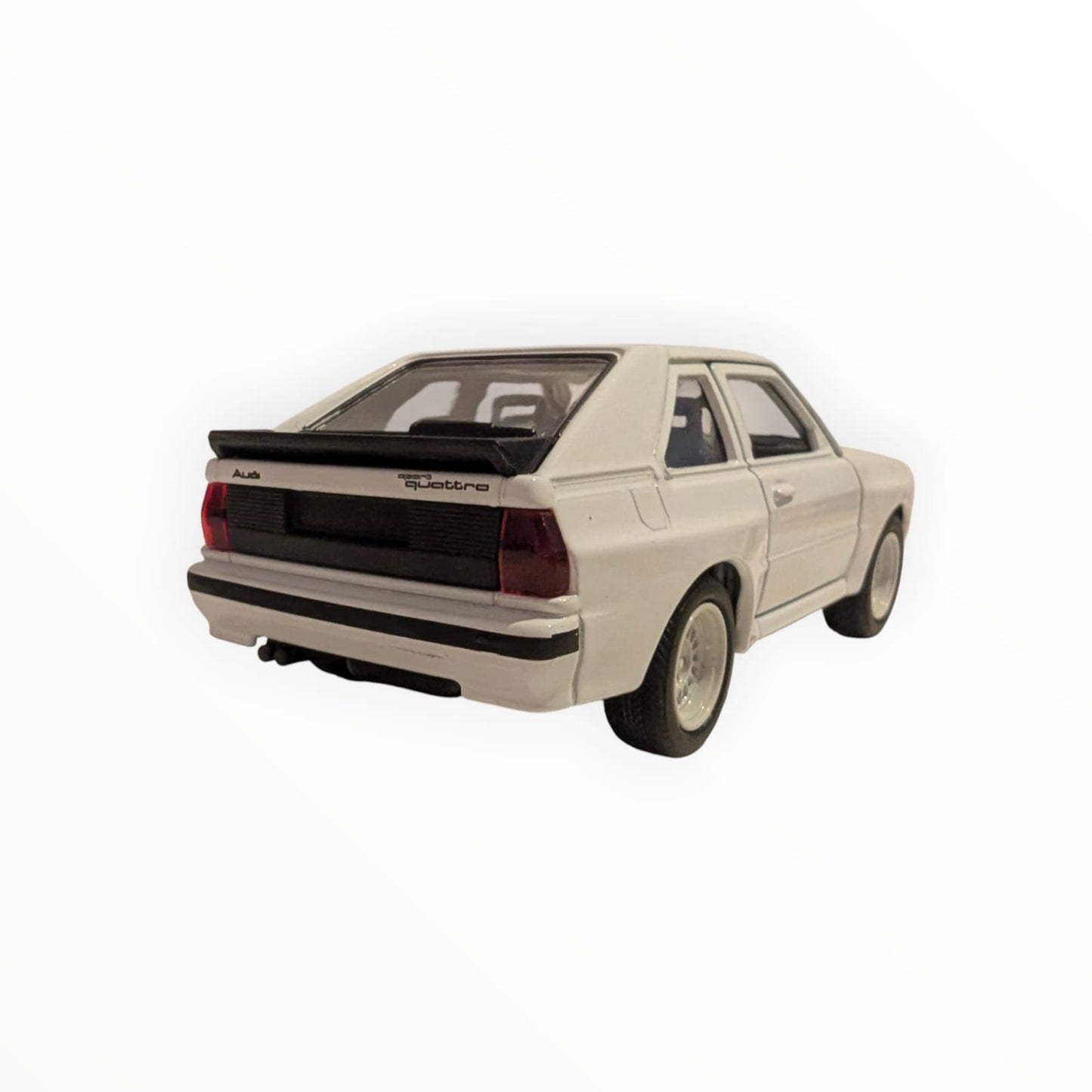 Welly Audi Sport quattro – weiß | 1:43 | Rückzugmotor | Neuware