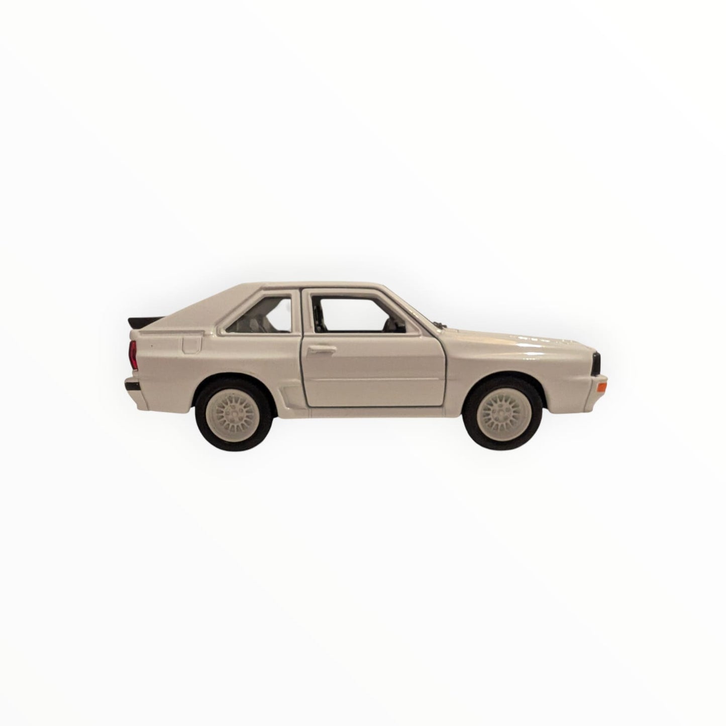 Welly Audi Sport quattro – weiß | 1:43 | Rückzugmotor | Neuware