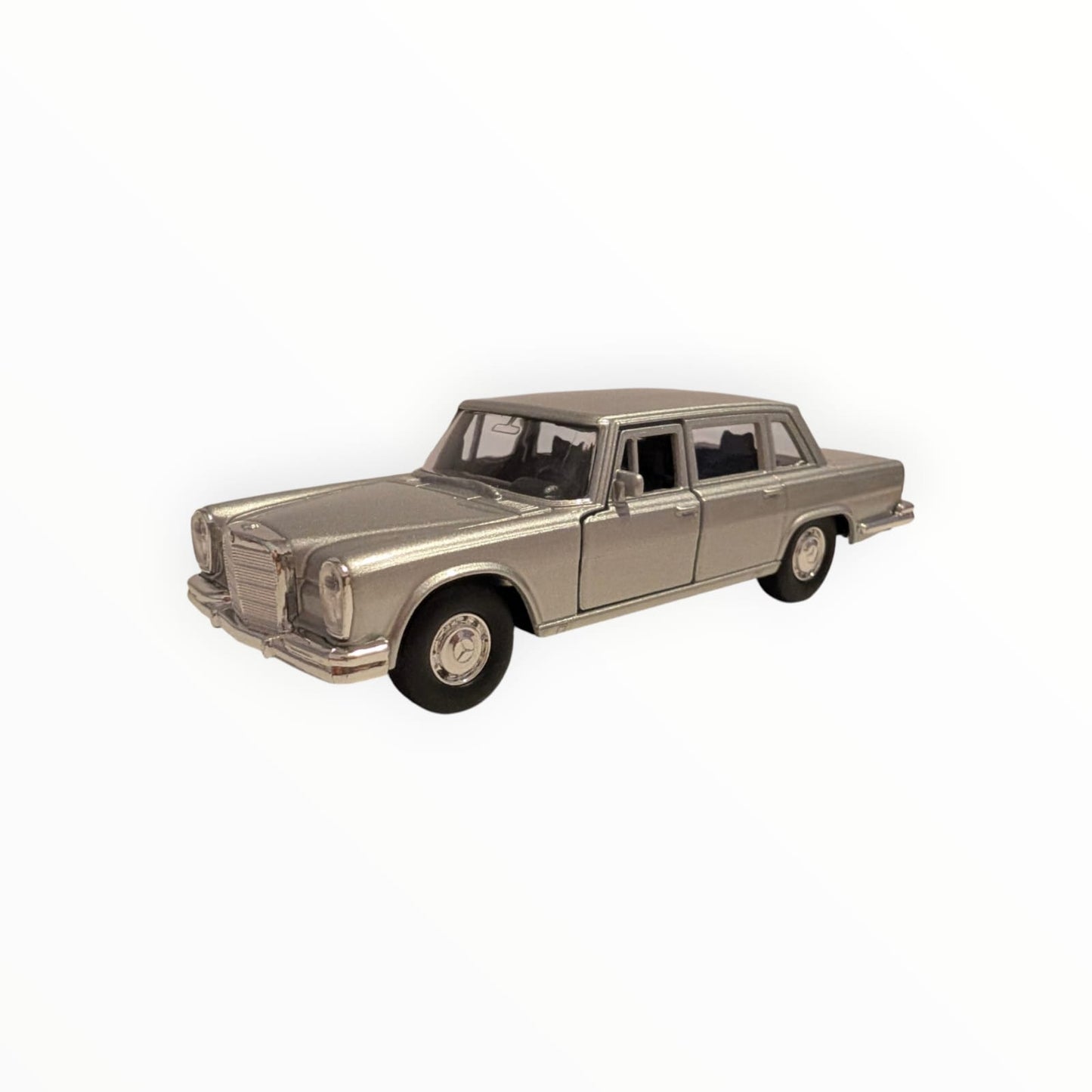 Welly Mercedes-Benz 600 Pullman – silber | 1:43 | Rückzugmotor | Neuware