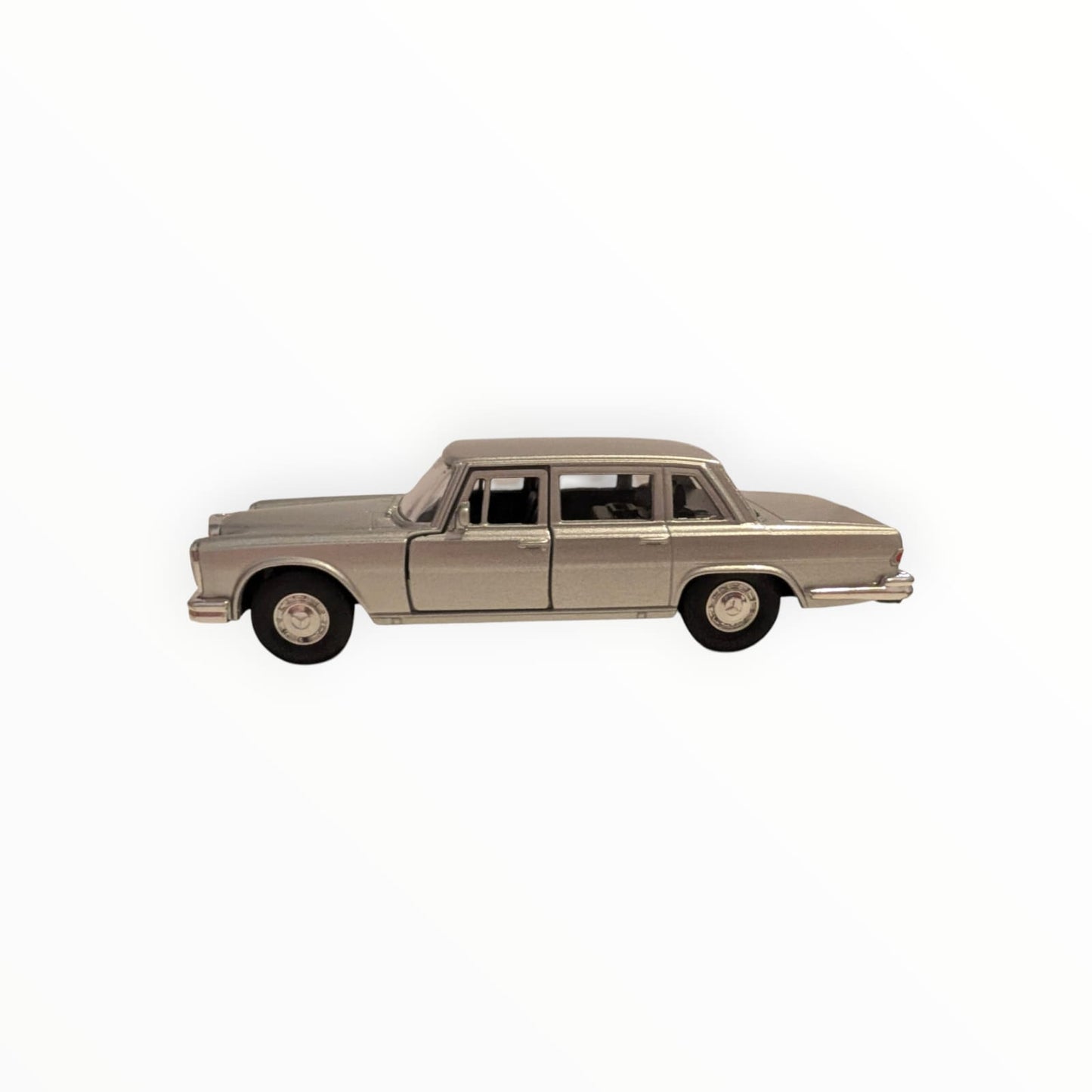 Welly Mercedes-Benz 600 Pullman – silber | 1:43 | Rückzugmotor | Neuware