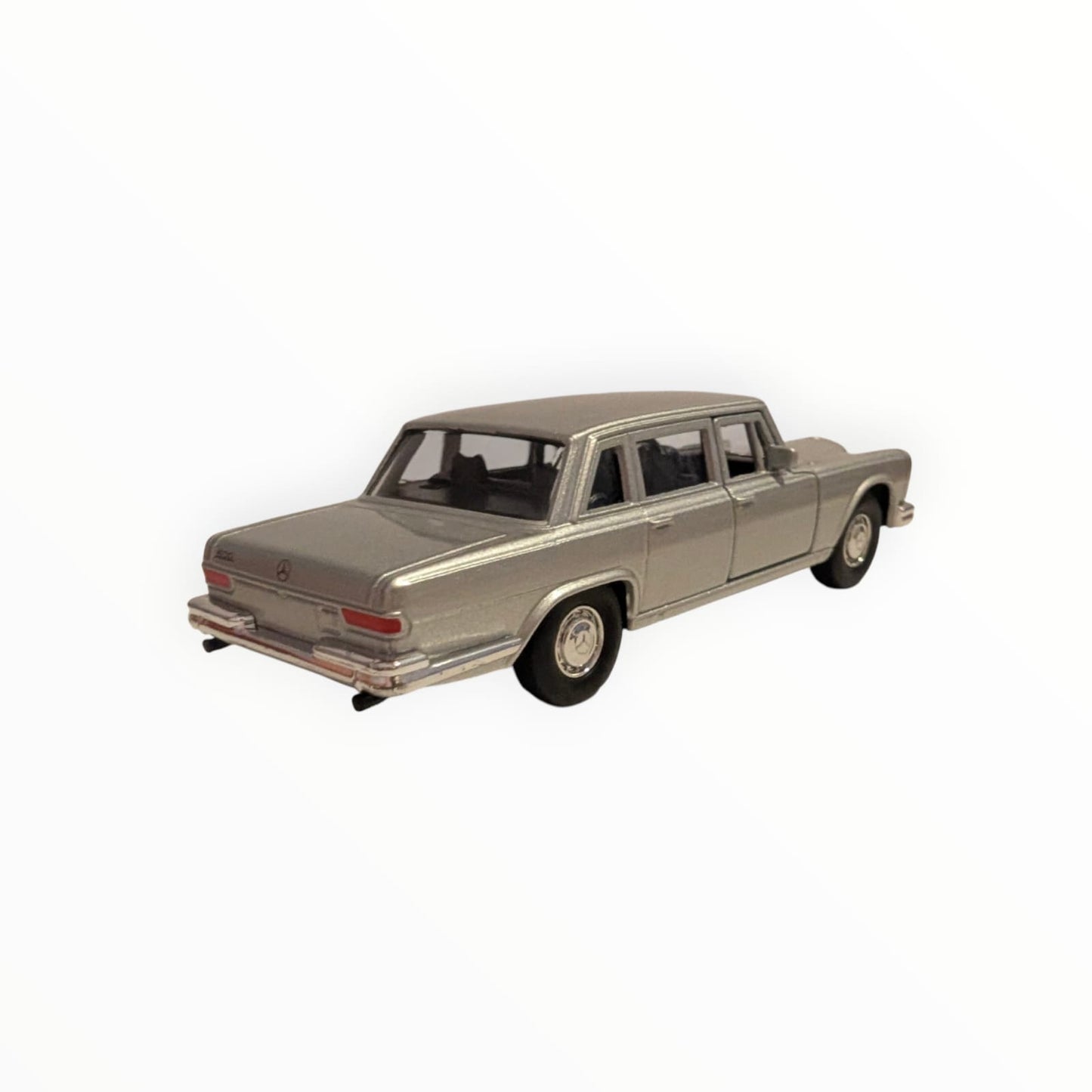 Welly Mercedes-Benz 600 Pullman – silber | 1:43 | Rückzugmotor | Neuware