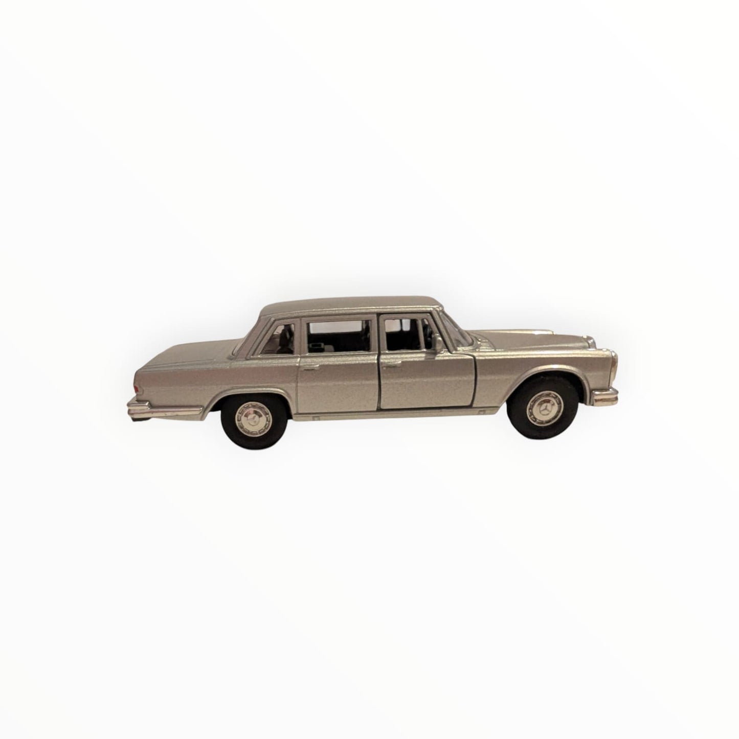 Welly Mercedes-Benz 600 Pullman – silber | 1:43 | Rückzugmotor | Neuware