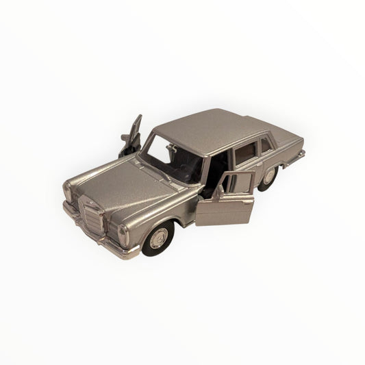 Welly Mercedes-Benz 600 Pullman – silber | 1:43 | Rückzugmotor | Neuware