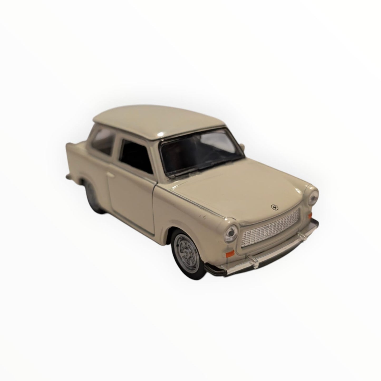 Welly Trabant 601 Limousine im Maßstab 1:43 in beige.