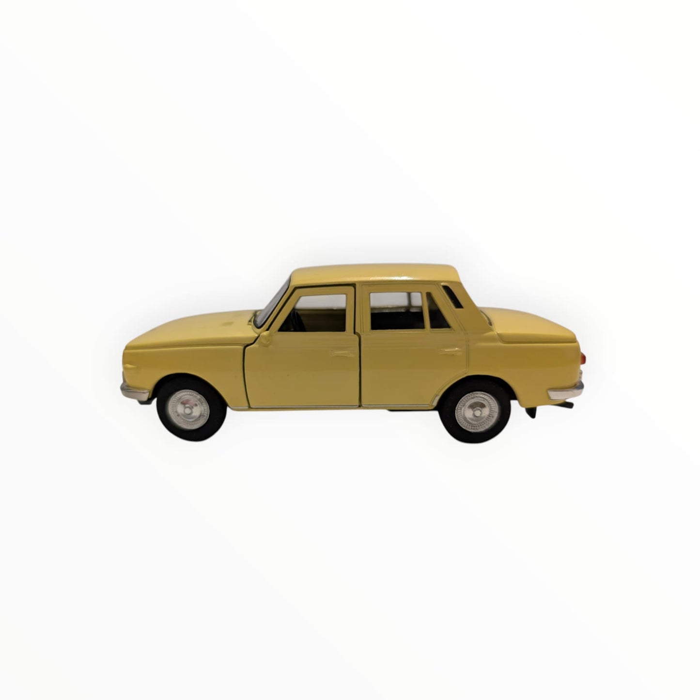 Welly Wartburg 353 – gelb | 1:43 | Rückzugmotor | Neuware