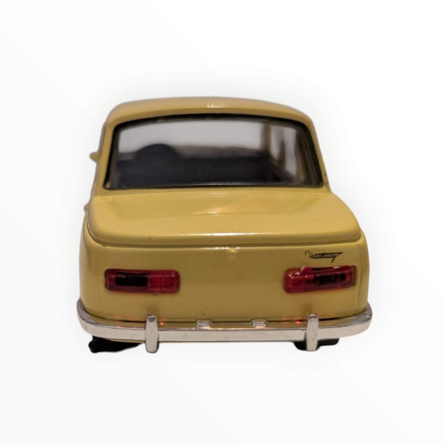 Welly Wartburg 353 – gelb | 1:43 | Rückzugmotor | Neuware