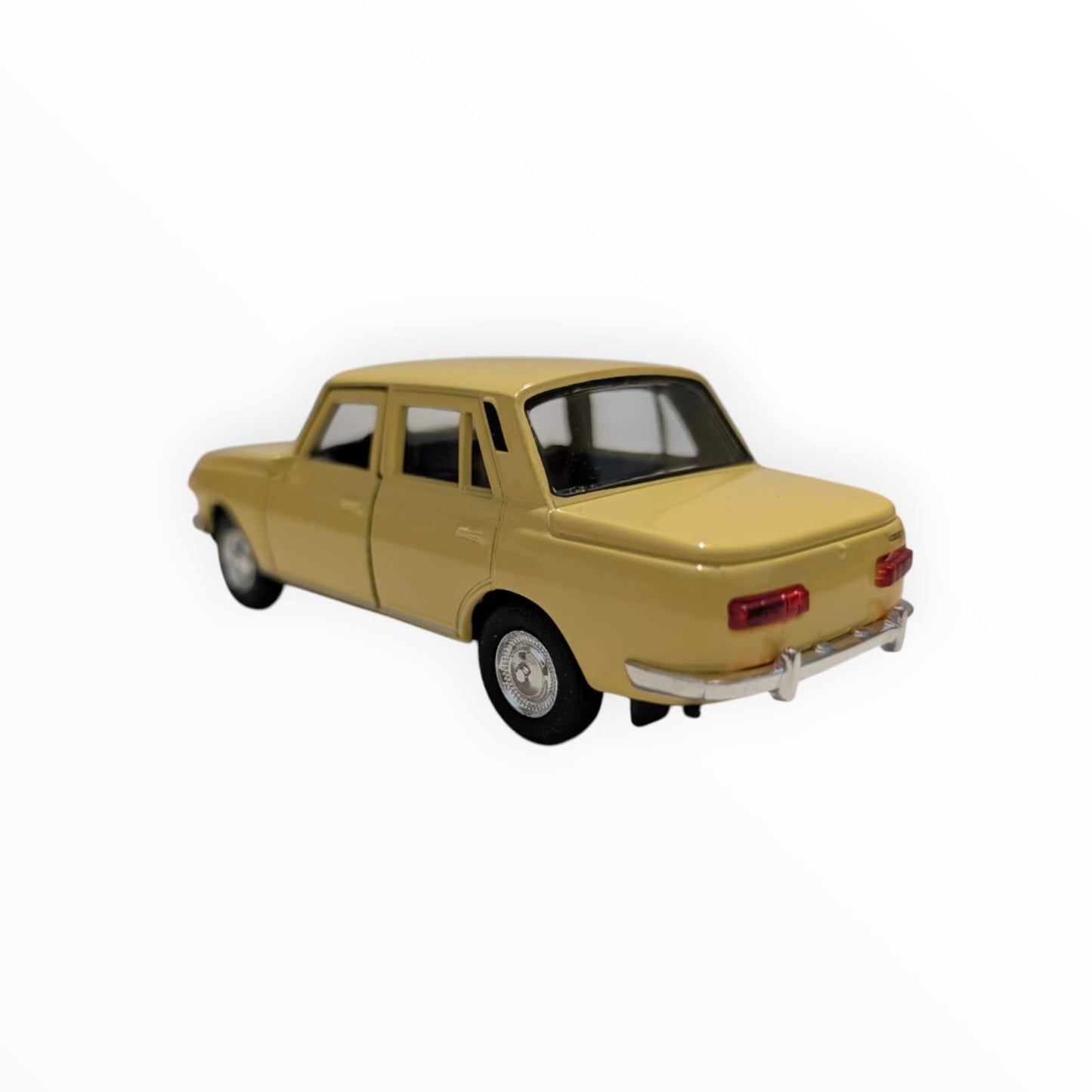 Welly Wartburg 353 – gelb | 1:43 | Rückzugmotor | Neuware
