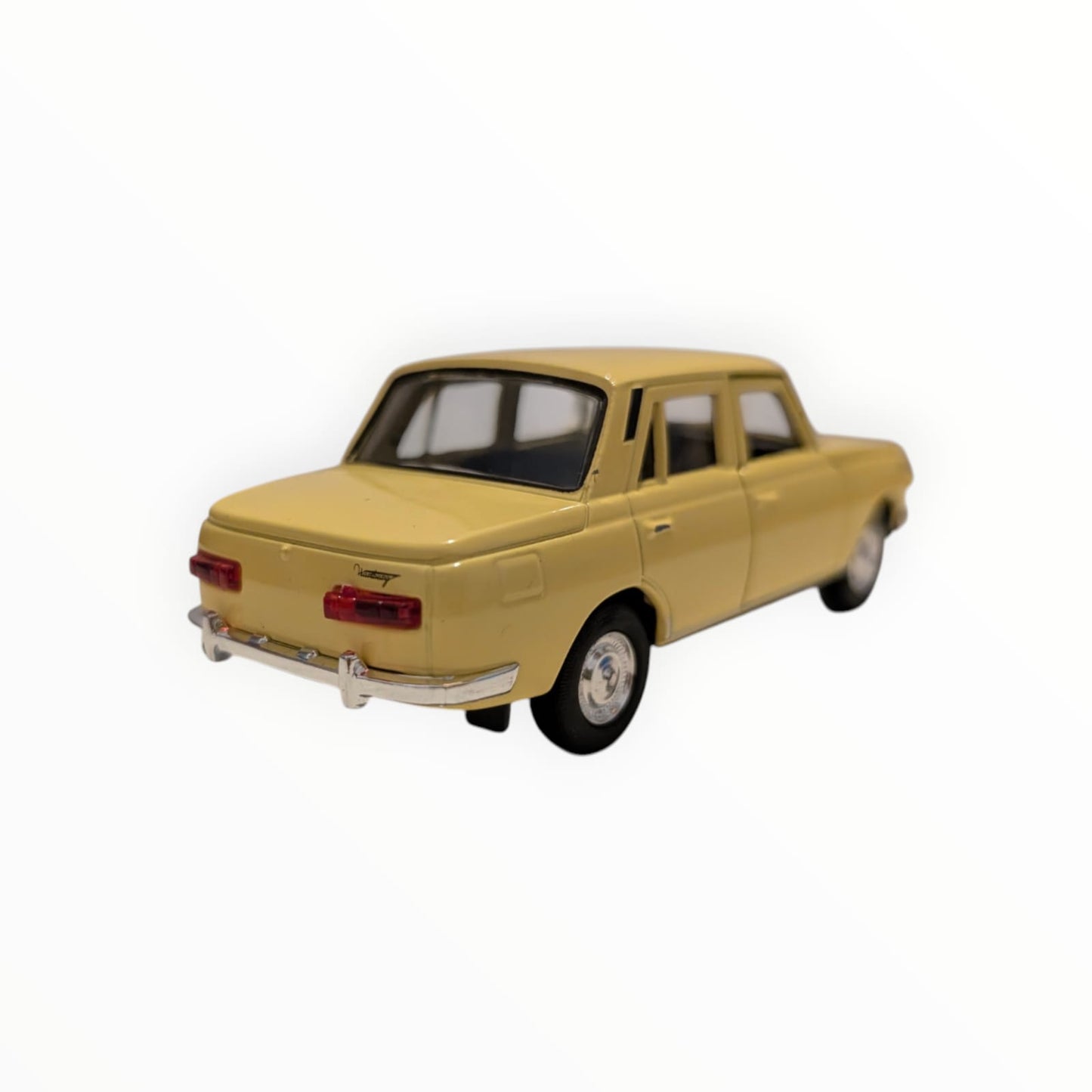 Welly Wartburg 353 – gelb | 1:43 | Rückzugmotor | Neuware