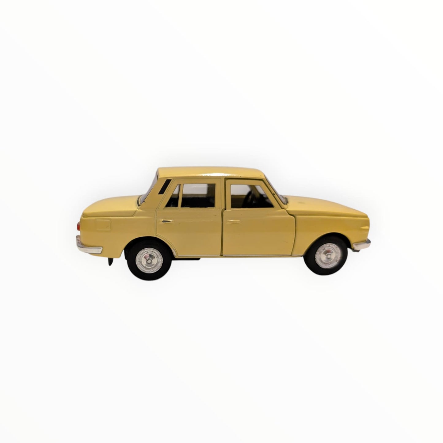 Welly Wartburg 353 – gelb | 1:43 | Rückzugmotor | Neuware