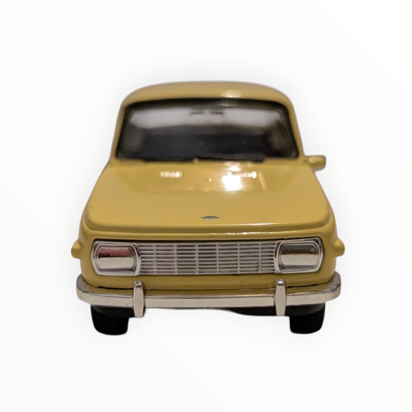 Welly Wartburg 353 – gelb | 1:43 | Rückzugmotor | Neuware
