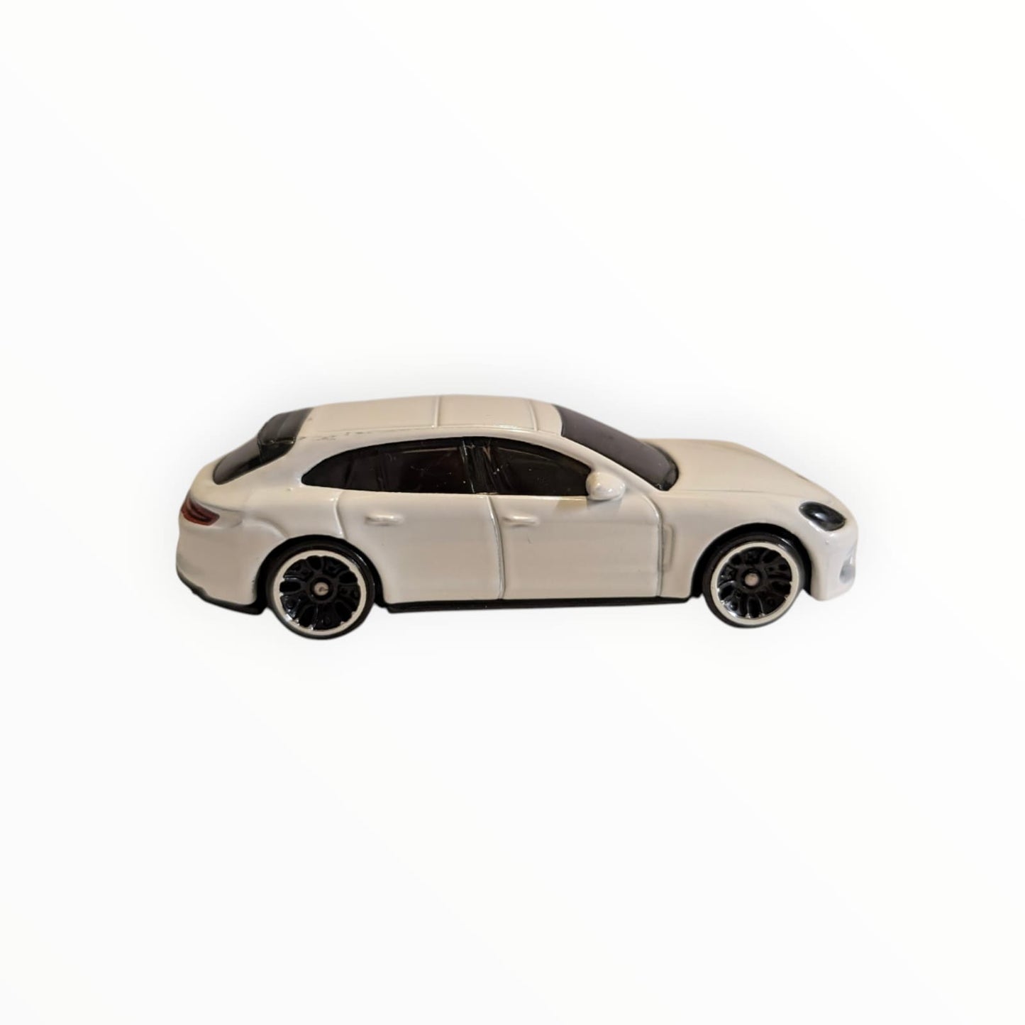 Hot Wheels Porsche Panamera Turbo S E-Hybrid Sport Turismo – weiß – lose – ca. 1:64