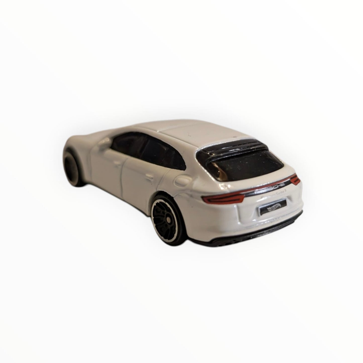 Hot Wheels Porsche Panamera Turbo S E-Hybrid Sport Turismo – weiß – lose – ca. 1:64