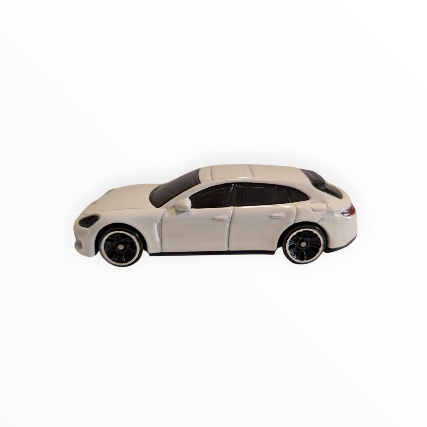 Hot Wheels Porsche Panamera Turbo S E-Hybrid Sport Turismo – weiß – lose – ca. 1:64