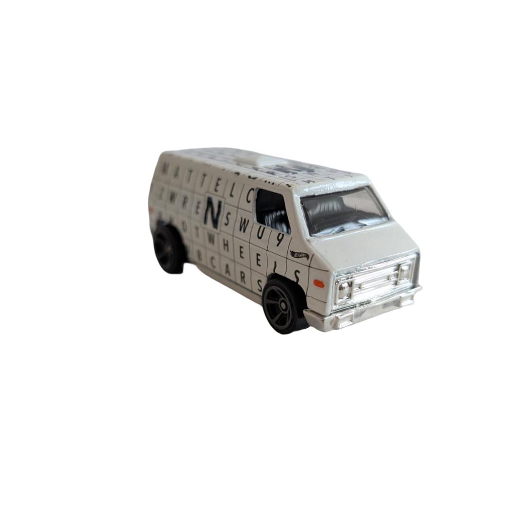 Hot Wheels 70’s Van HW Art Cars Crossword – weiß – lose – 1:64
