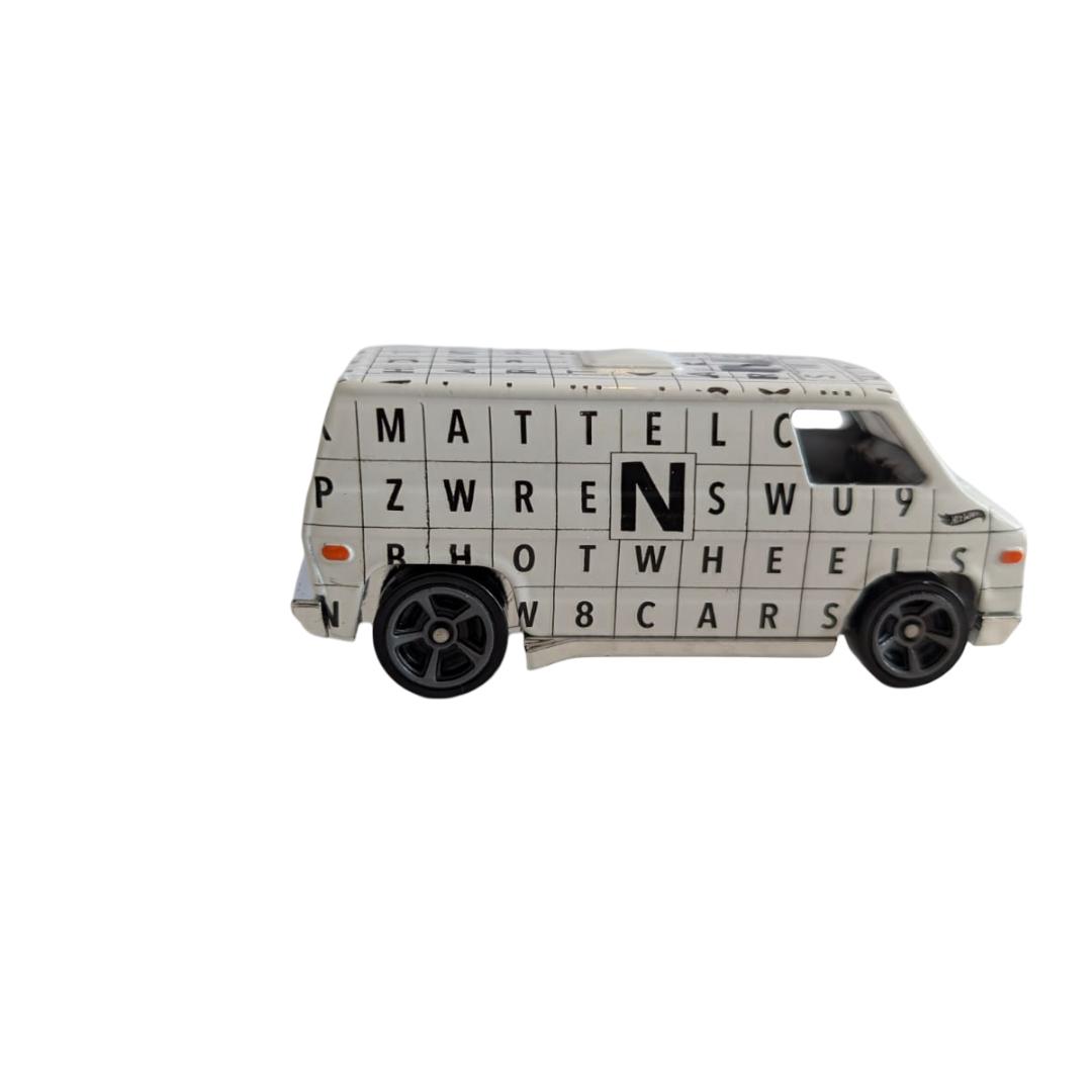 Hot Wheels 70’s Van HW Art Cars Crossword – weiß – lose – 1:64