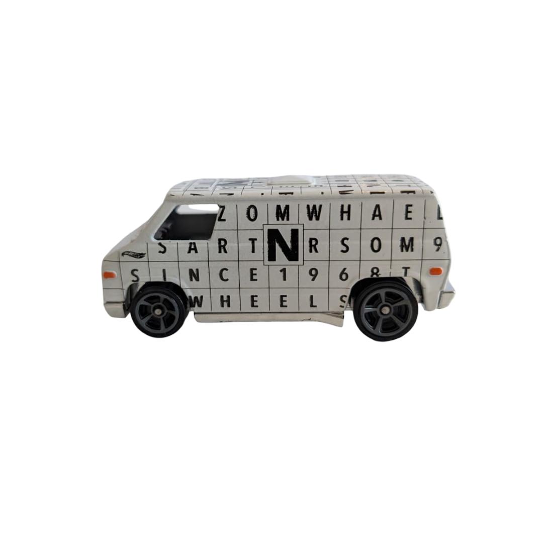 Hot Wheels 70’s Van HW Art Cars Crossword – weiß – lose – 1:64