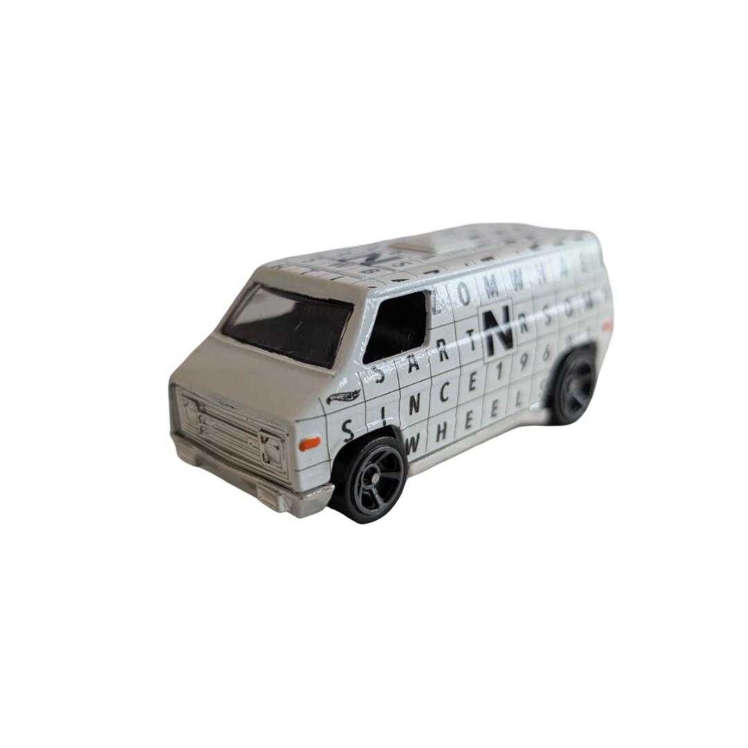 Hot Wheels 70’s Van HW Art Cars Crossword – weiß – lose – 1:64