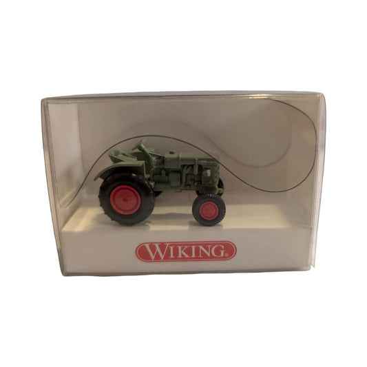 Wiking 0877 04 25 Fahr-Schlepper resedagrün – Traktor 1:87 – OVP