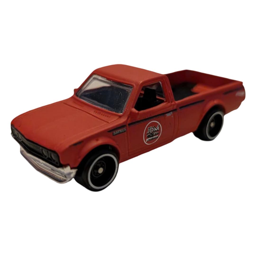Hot Wheels Datsun 620 Pickup 3er-Set – Orange, Rot & Grün-Metallic – lose