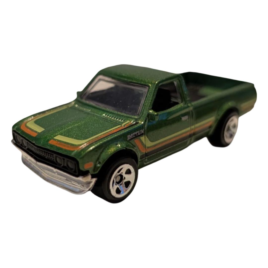 Hot Wheels Datsun 620 Pickup 3er-Set – Orange, Rot & Grün-Metallic – lose