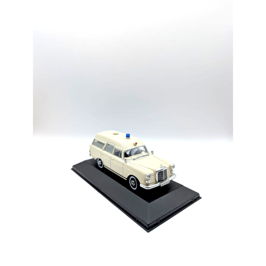 Atlas Mercedes-Benz 230 W110 Binz Krankenwagen Ambulance 1:43 mit OVP