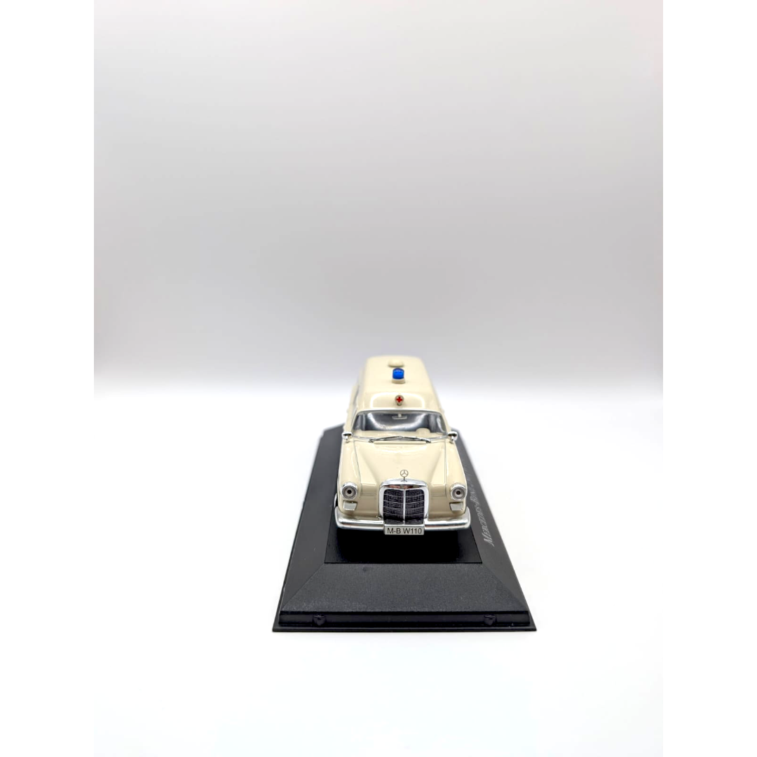 Atlas Mercedes-Benz 230 W110 Binz Krankenwagen Ambulance 1:43 mit OVP