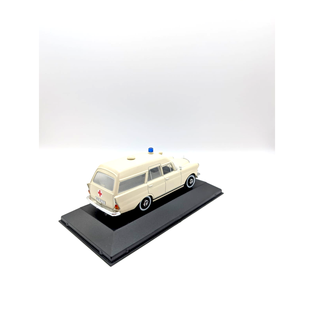 Atlas Mercedes-Benz 230 W110 Binz Krankenwagen Ambulance 1:43 mit OVP