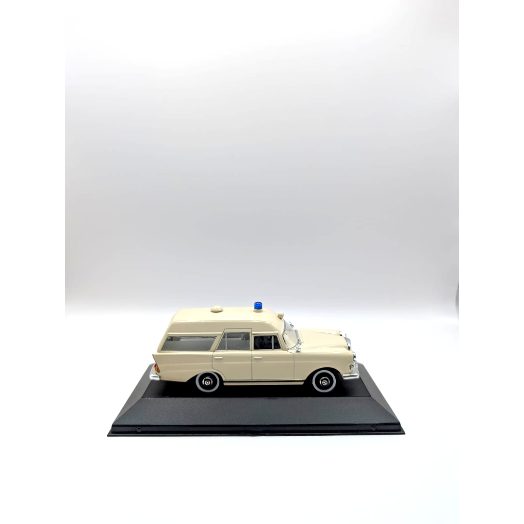 Atlas Mercedes-Benz 230 W110 Binz Krankenwagen Ambulance 1:43 mit OVP