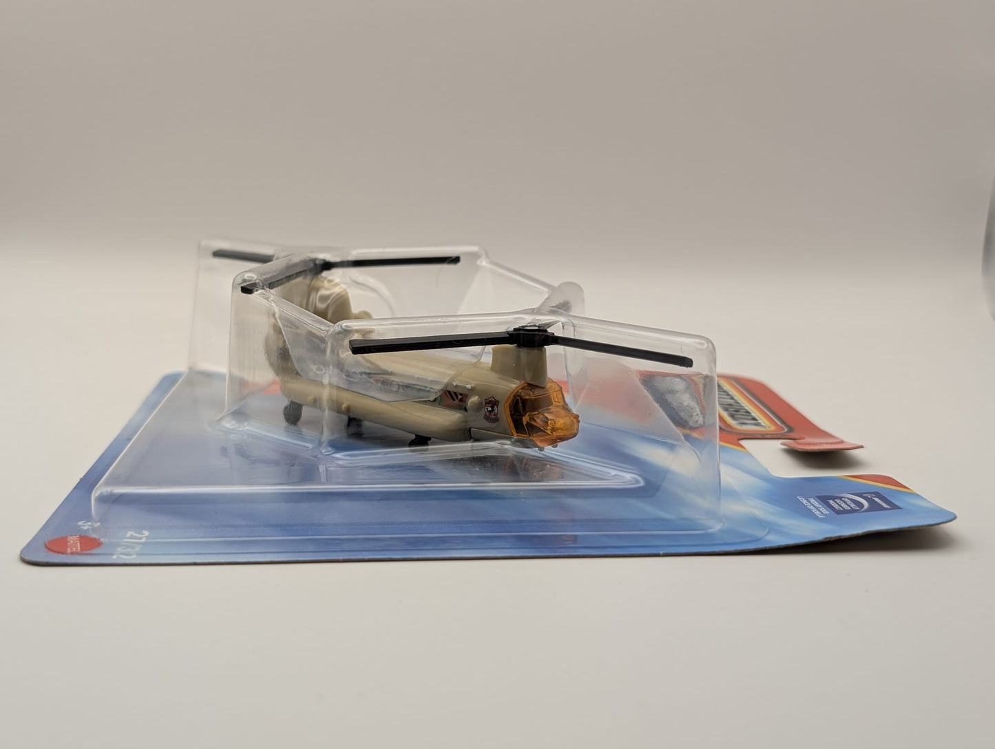 Matchbox Sky Busters Boeing CH-47 Chinook Hubschrauber 27/32 Beige OVP